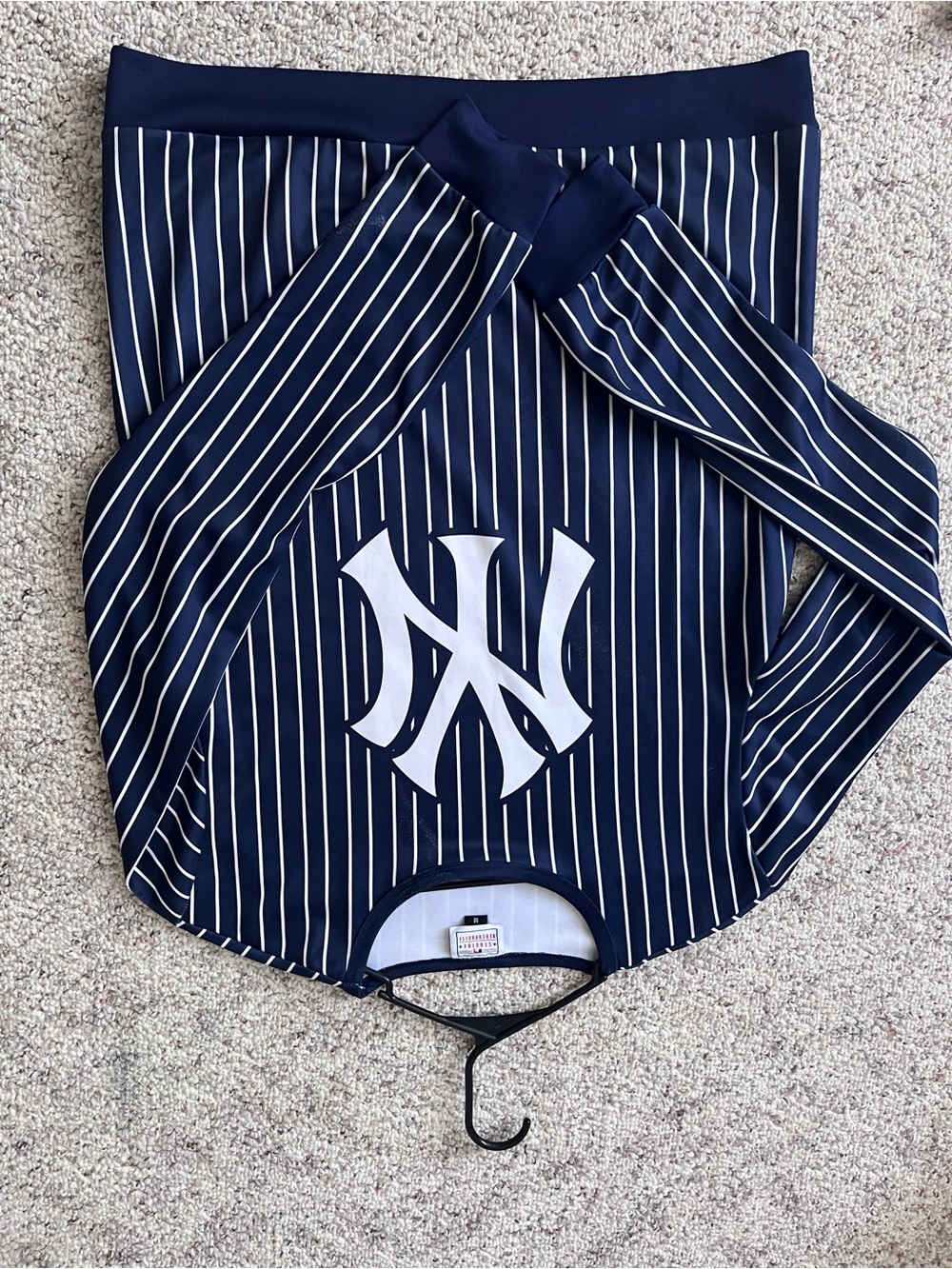 New York Yankee Genuine Merchandise Navy Pinstripe Pullover with White Stripes